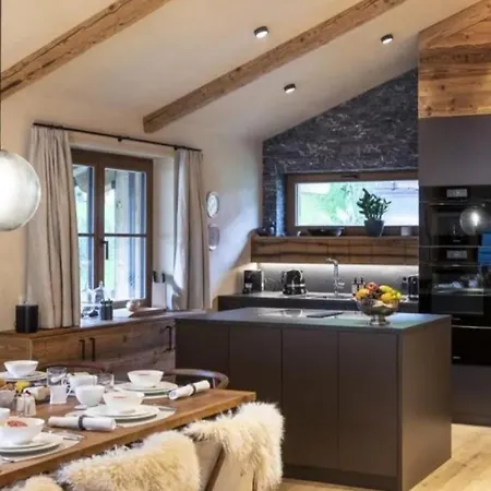 شقة Chalet With Pool, Gym And Sauna